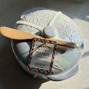 Ciroa Iridescent White Ceramic Brie Baker with Bamboo Spreader